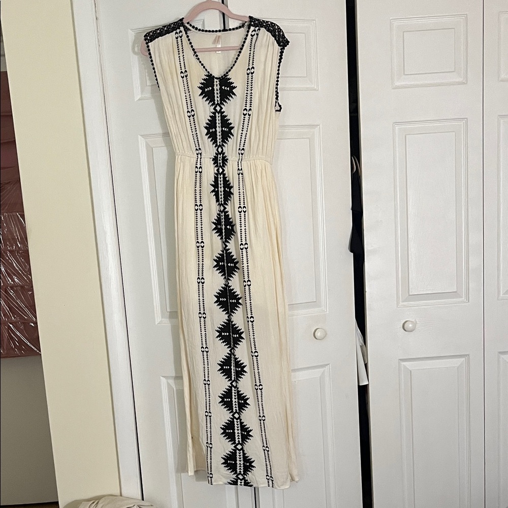 Xhilaration Cream and Black Patterned Maxi Dress